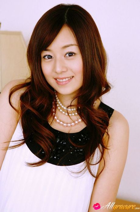 Jun Natsukawa looks adorbale in her short black and white dress