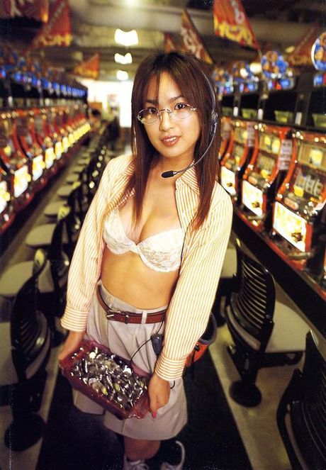 Beautiful gravure idol barely has her body covered in soap suds