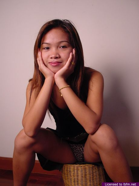 Shy amateur posing and flashing her mouth watering body