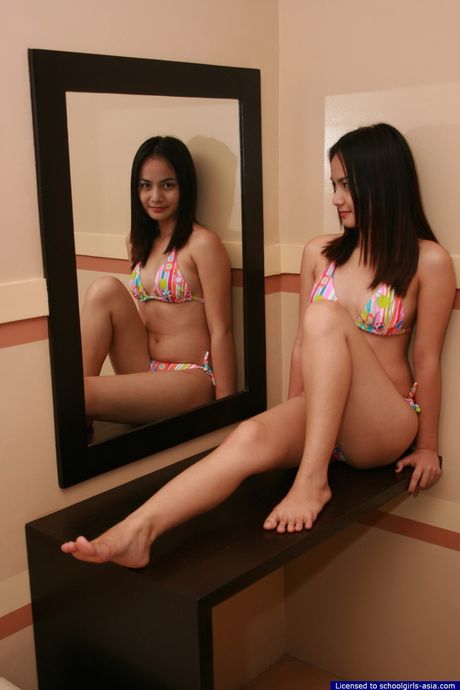 Superb Kate strips off her beach bikini to flash her deliciously tight pussy