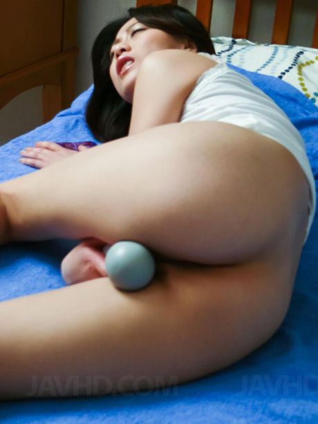 Hina Aisawas tight pussy stuffed tight with a big vibrator