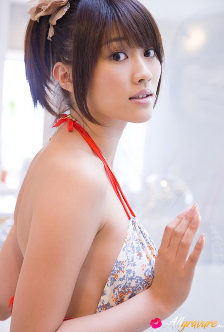 Mikie Hara Asian with big tits and sexy legs listens to the music