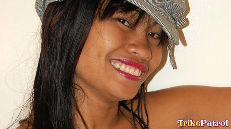 Asian amateur Wayana shows her sexy ass and toys her pussy in a solo