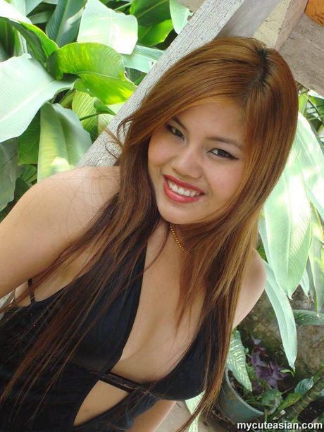 Amazing Asian teen amateur girl strips and shows her big juggs and ass