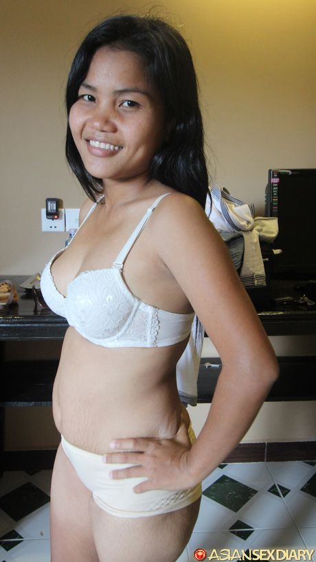 Asian cougar Shanti gets her pussy licked and dicked by a hung stud