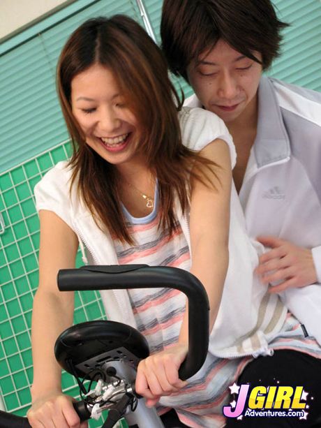 Asian teenage amateur with tiny tits gets her pussy plugged hard