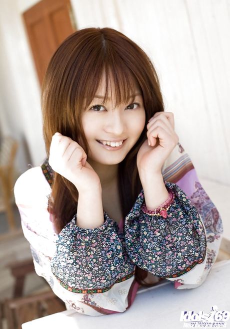 Very attractive japanese cutie Rina in fancy skirt baring her butt outdoor