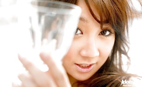 Facinating japanese babe Ryo Akanishi denudes big boobies and hot butt