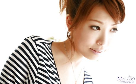 Excellent japanese babe Shizuku Natsukawa in panties exposes big boobs and sexy ass